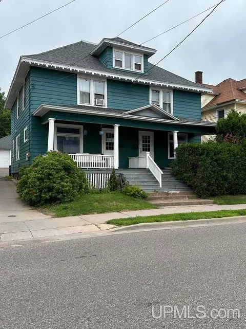 908-910 Champion, Marquette, MI 49855