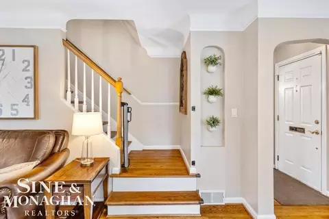 Entry Way - 1301 Torrey, Grosse Pointe Woods, MI 48236 photo 2 of 2