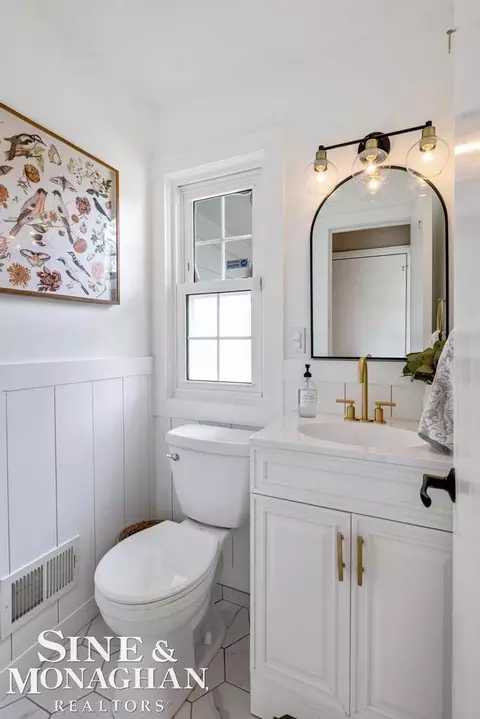 Bath - 1301 Torrey, Grosse Pointe Woods, MI 48236 photo 1 of 7