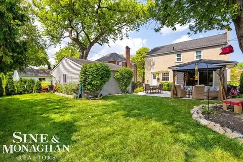 Exterior - 1301 Torrey, Grosse Pointe Woods, MI 48236 photo 6 of 9