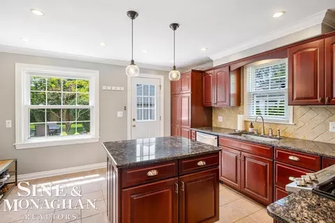 Kitchen - 1301 Torrey, Grosse Pointe Woods, MI 48236 photo 3 of 4