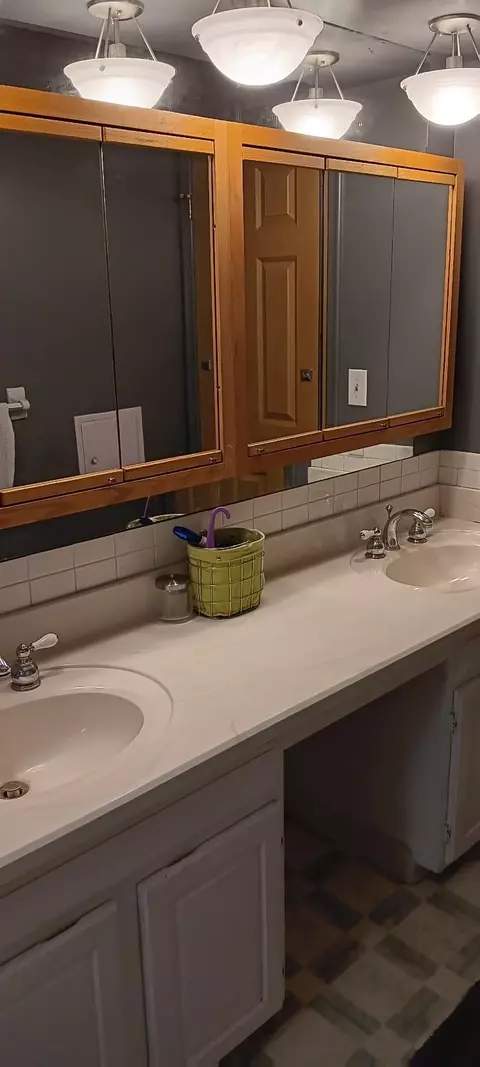 Bath - 9441 Coldwater, Flushing, MI 48433 photo 1 of 4