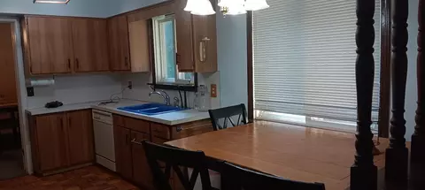 Kitchen - 9441 Coldwater, Flushing, MI 48433 photo 6 of 11