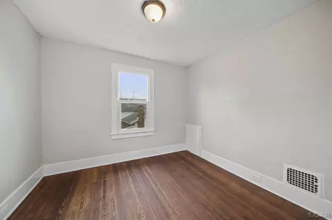 929 E Maumee, Adrian, MI 49221 photo 17