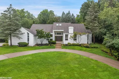 5114 Stonehenge, Rochester, MI 48306