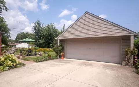 1636 Hawthorne, Grosse Pointe Woods, MI 48236 photo 31
