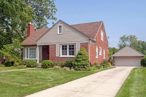 1636 Hawthorne, Grosse Pointe Woods, MI 48236 photo 2