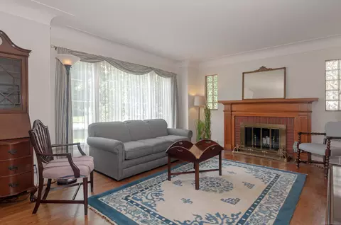 1636 Hawthorne, Grosse Pointe Woods, MI 48236 photo 5