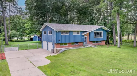5773 Maple 1805, Gladstone, MI 49837