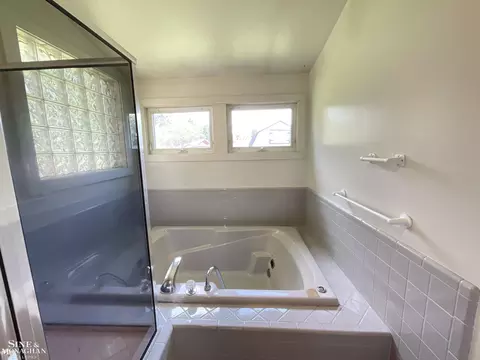 Bath - 620 Mill, Algonac, MI 48001 photo 2 of 5