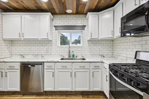 Kitchen - 502 Gary Ray, Davison, MI 48423 photo 1 of 2