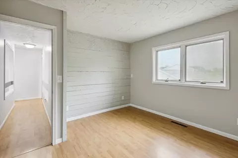 Bedroom - 502 Gary Ray, Davison, MI 48423 photo 4 of 5