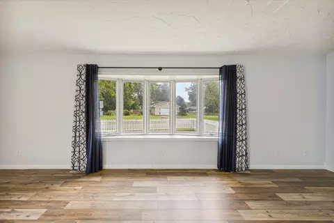 Living - 502 Gary Ray, Davison, MI 48423 photo 2 of 2
