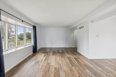 Living - 502 Gary Ray, Davison, MI 48423 photo 1 of 2