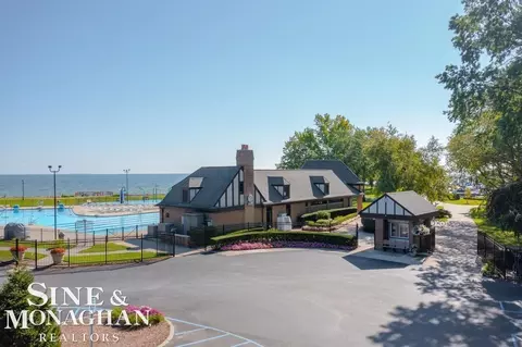 Exterior - 84 Clairview, Grosse Pointe Shores, MI 48236 photo 13 of 17