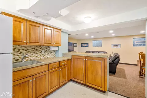 Kitchen - 84 Clairview, Grosse Pointe Shores, MI 48236 photo 4 of 5