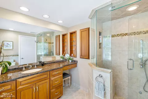 Bath - 84 Clairview, Grosse Pointe Shores, MI 48236 photo 2 of 4