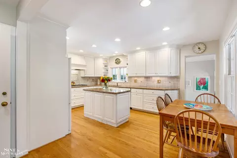 Kitchen - 84 Clairview, Grosse Pointe Shores, MI 48236 photo 1 of 5