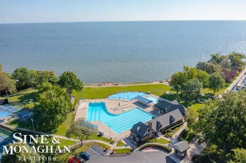 Exterior - 84 Clairview, Grosse Pointe Shores, MI 48236 photo 12 of 17