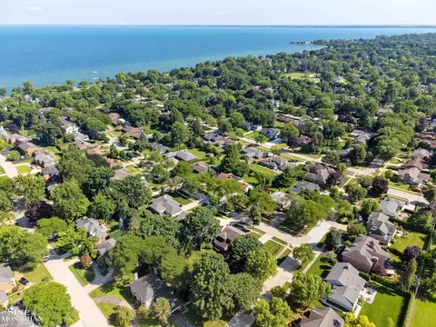View/Area - 84 Clairview, Grosse Pointe Shores, MI 48236 photo 1 of 9