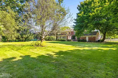 Exterior - 84 Clairview, Grosse Pointe Shores, MI 48236 photo 4 of 17