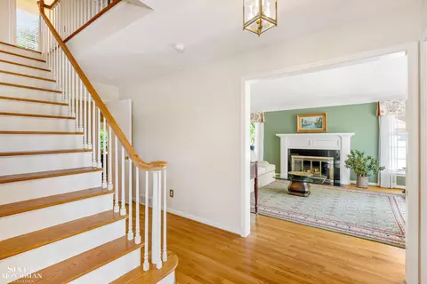Entry Way - 84 Clairview, Grosse Pointe Shores, MI 48236 photo 2 of 4
