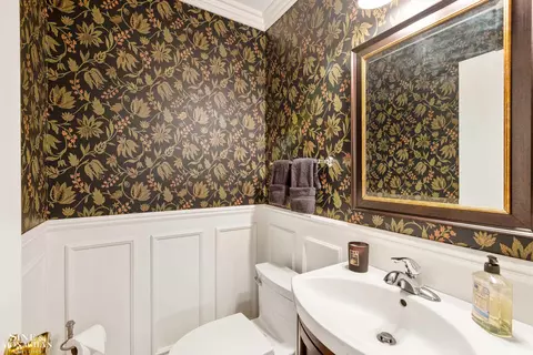 Bath - 84 Clairview, Grosse Pointe Shores, MI 48236 photo 1 of 4
