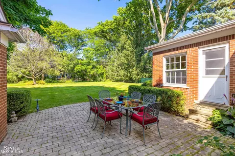 Exterior - 84 Clairview, Grosse Pointe Shores, MI 48236 photo 9 of 17