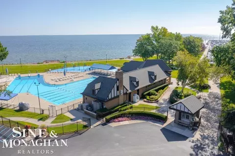 Exterior - 84 Clairview, Grosse Pointe Shores, MI 48236 photo 14 of 17