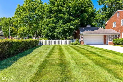 Exterior - 84 Clairview, Grosse Pointe Shores, MI 48236 photo 11 of 17