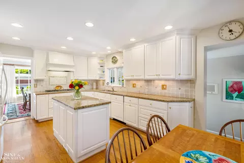 Kitchen - 84 Clairview, Grosse Pointe Shores, MI 48236 photo 3 of 5