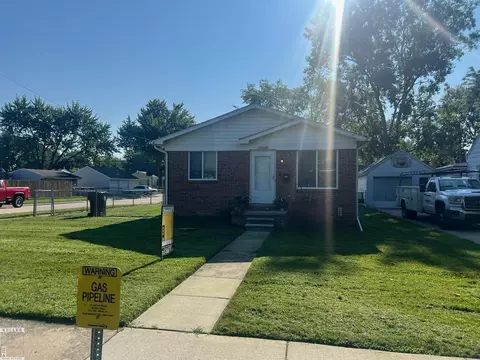 25820 Fern, Roseville, MI 48066