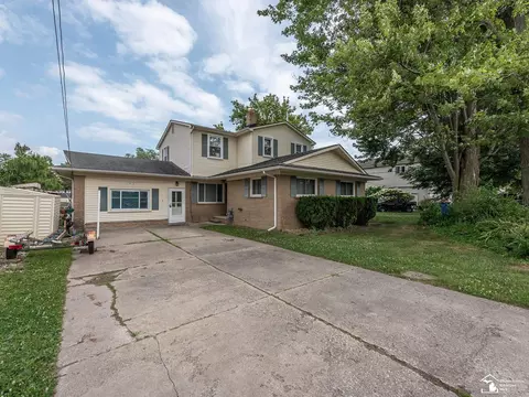 29873 S Gibraltar, Rockwood, MI 48173