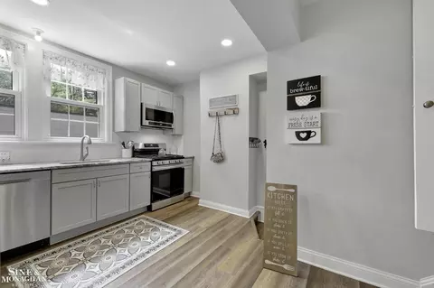 Kitchen - 17430 Maumee, Grosse Pointe, MI 48230 photo 2 of 4