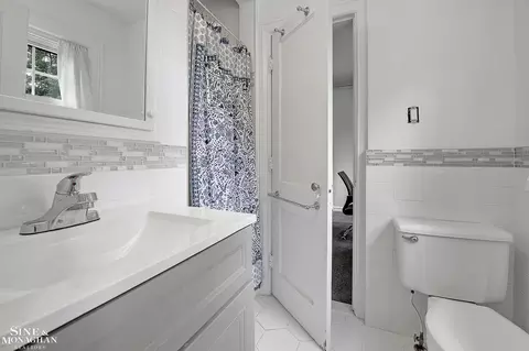 Bath - 17430 Maumee, Grosse Pointe, MI 48230 photo 2 of 3