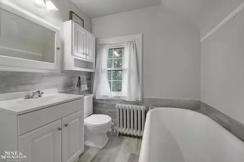 Bath - 17430 Maumee, Grosse Pointe, MI 48230 photo 3 of 3