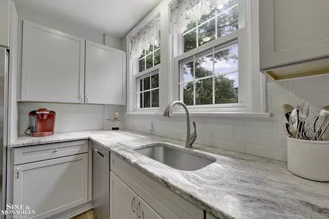 Kitchen - 17430 Maumee, Grosse Pointe, MI 48230 photo 3 of 4