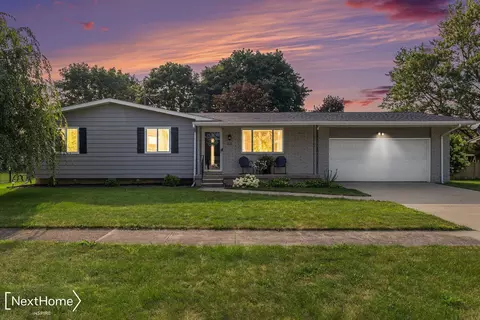 205 Cedarwood, Flushing, MI 48433