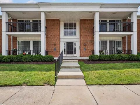 1042 Woodbridge, Saint Clair Shores, MI 48080