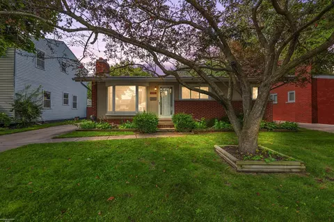 21636 Sunnydale, Saint Clair Shores, MI 48081