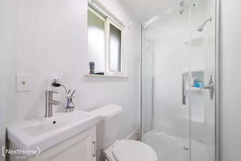 Bath - 411 Windmill Pt, Flushing, MI 48433 photo 1 of 4
