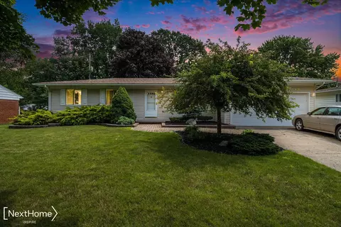 411 Windmill Pt, Flushing, MI 48433
