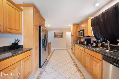 Entry Way - 411 Windmill Pt, Flushing, MI 48433 photo 2 of 3