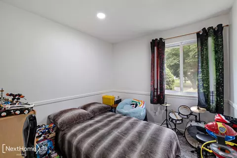 Bedroom - 411 Windmill Pt, Flushing, MI 48433 photo 2 of 3