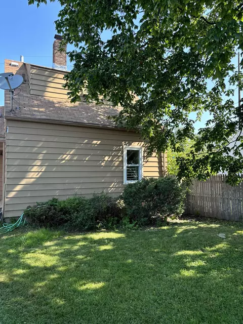 Exterior - 949 W Atherton, Flint, MI 48507 photo 5 of 6