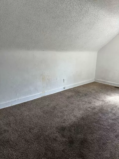 Bedroom - 949 W Atherton, Flint, MI 48507 photo 2 of 3