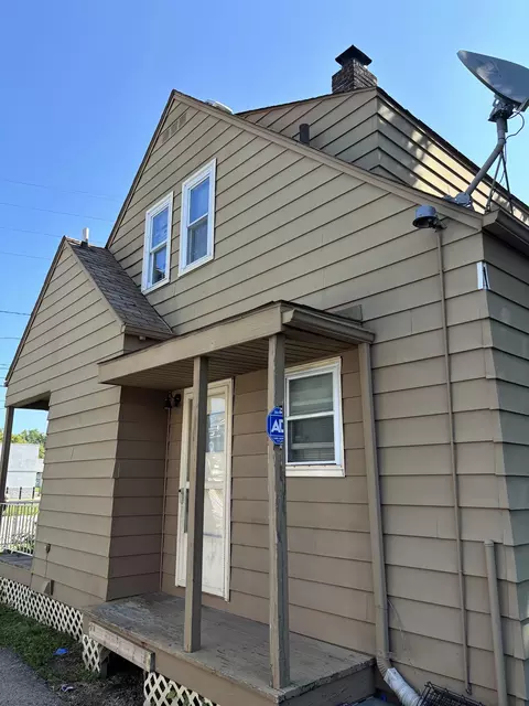 Exterior - 949 W Atherton, Flint, MI 48507 photo 4 of 6