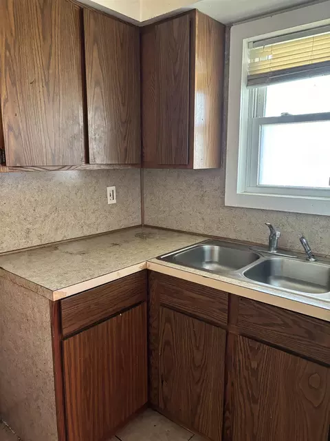 Kitchen - 949 W Atherton, Flint, MI 48507 photo 1 of 2