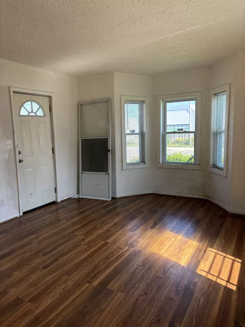 Living - 949 W Atherton, Flint, MI 48507 photo 1 of 1