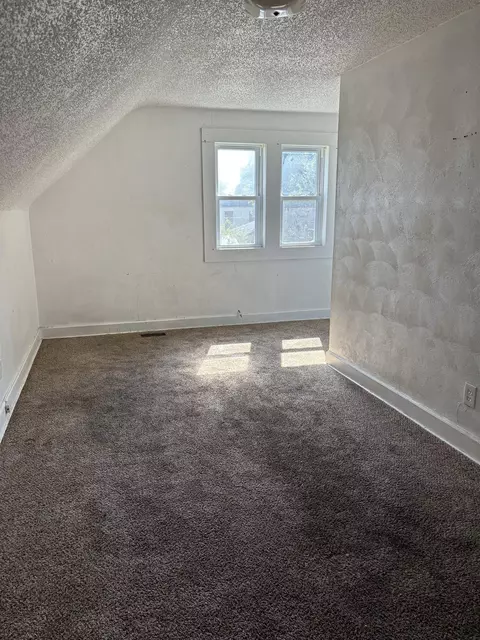 Bedroom - 949 W Atherton, Flint, MI 48507 photo 3 of 3